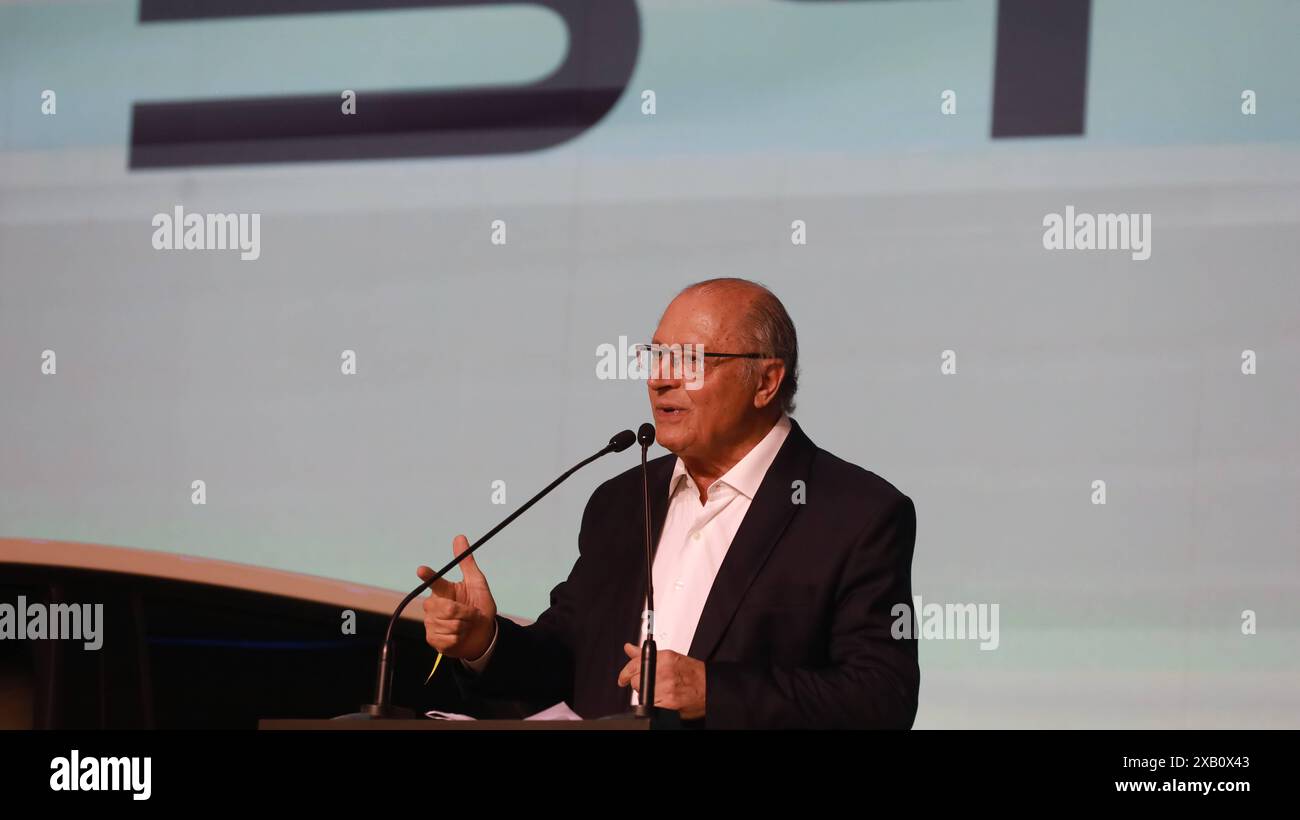 Geraldo Alckmin, vice-président du Brésil camacari bahia, brésil - 11 octobre 2023 : Geraldo Alckmin, vice-président du Brésil, vu lors du lancement des usines BYD dans la ville de Camacari. CAMACARI BAHIA BRÉSIL Copyright : xJoaxSouzax 101023JOA4312707 Banque D'Images