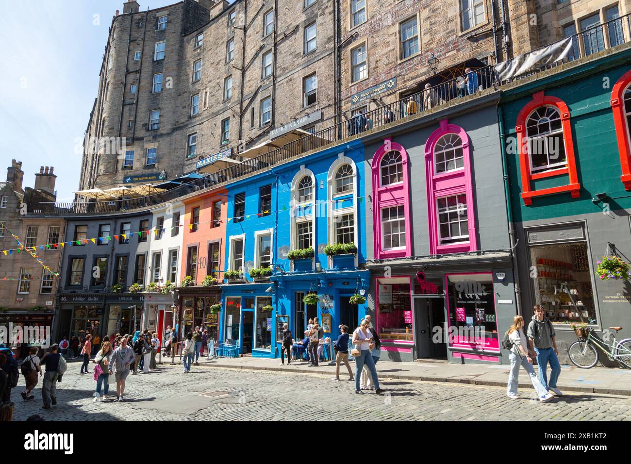 Victoria Street est célèbre pour ses boutiques multicolores, à Édimbourg, en Écosse Banque D'Images