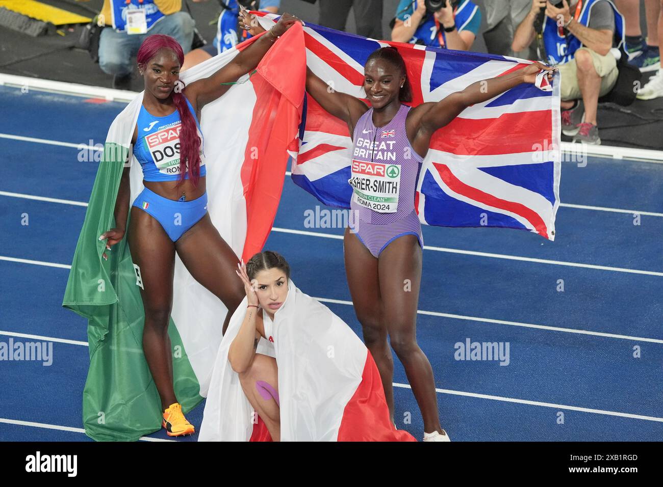 Dina Asher-Smith (GBR célébrant avec Ewa Swoboda (POL) et Zaynab Dosso (ITA) après le 100m féminin lors des Championnats d'Europe d'athlétisme 2024 le 9 juin 2024 au stade olympique de Rome, Italie photo par SCS/Soenar Chamid/AFLO (HOLLAND OUT) Banque D'Images