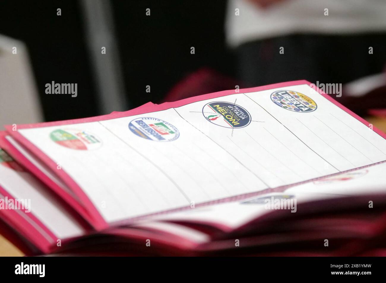 Italie, région Toscane, Arezzo, 9 juin 2024 : élections européennes 2024. Dépouillement des bulletins de vote des élections européennes dans le bureau de vote photo © Daiano Cristini/Sintesi/Alamy Live News Banque D'Images