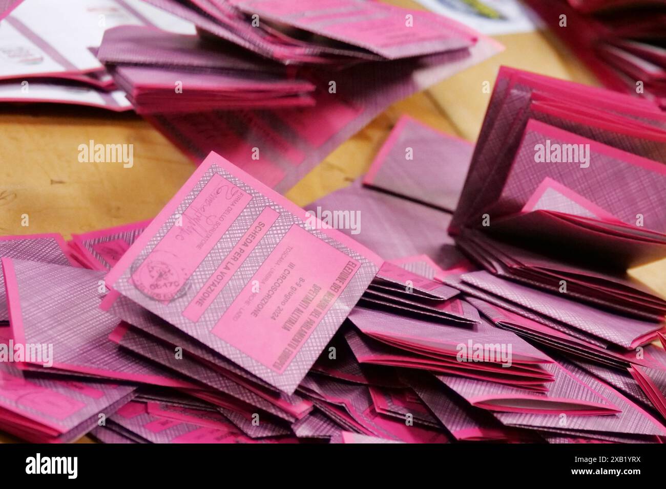 Italie, région Toscane, Arezzo, 9 juin 2024 : élections européennes 2024. Dépouillement des bulletins de vote des élections européennes dans le bureau de vote photo © Daiano Cristini/Sintesi/Alamy Live News Banque D'Images