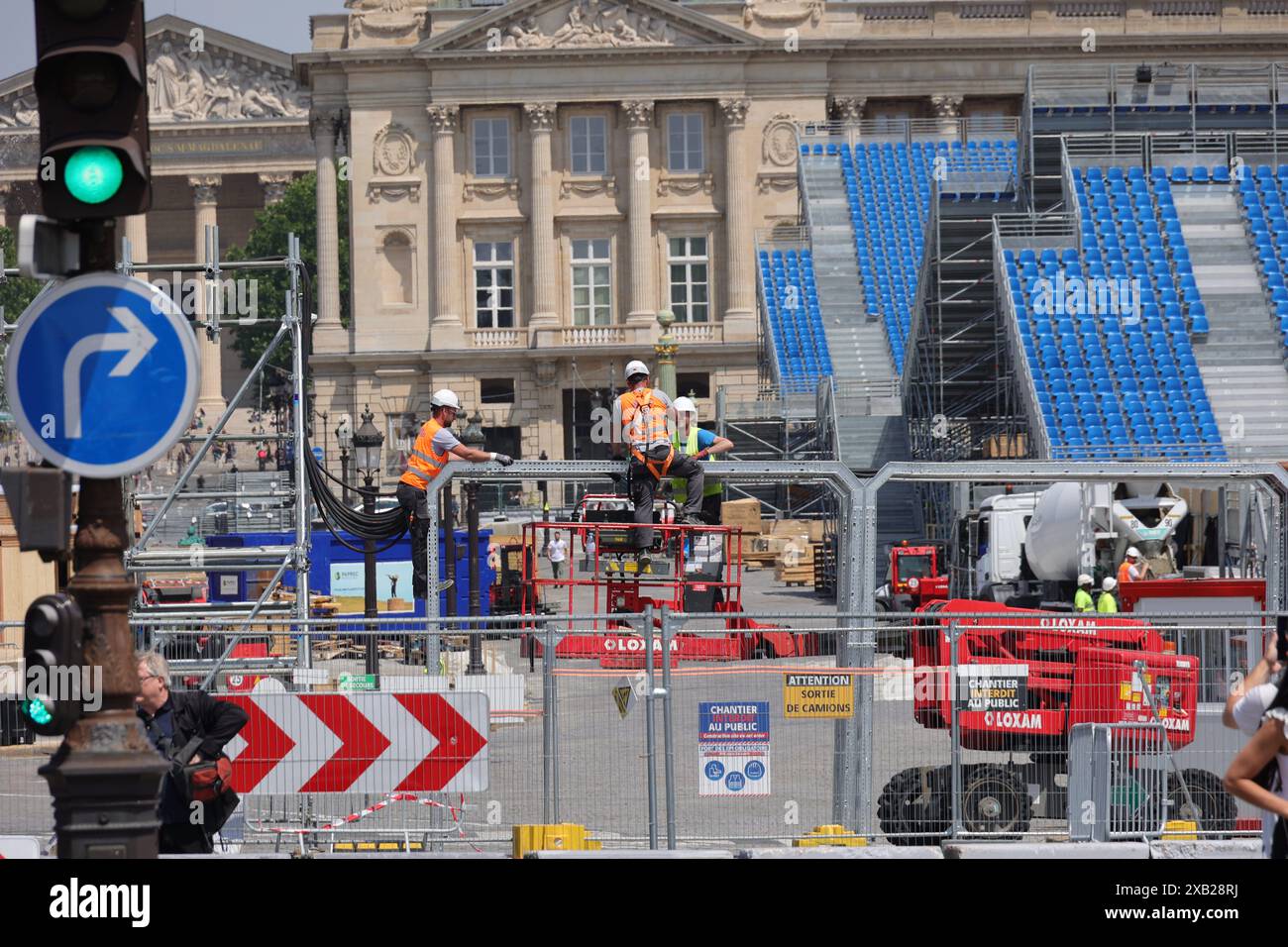 pic Shows : le stade de BMX est en construction sur la place de la Concorde alors que la ville se prépare pour les Jeux olympiques avec des fermetures de routes et des nettoyages perturbant le da Banque D'Images