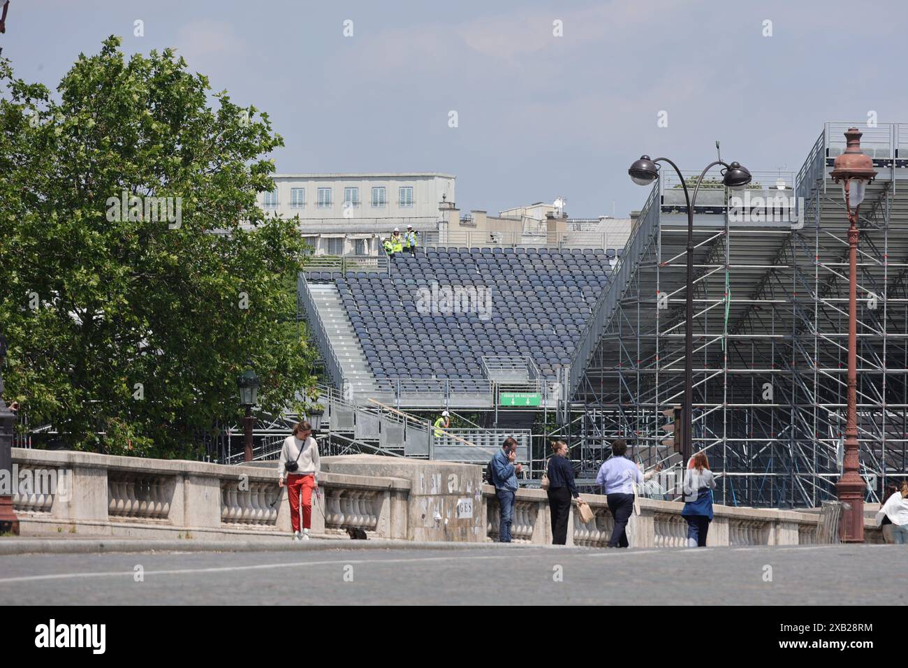 pic Shows : le stade de BMX est en construction sur la place de la Concorde alors que la ville se prépare pour les Jeux olympiques avec des fermetures de routes et des nettoyages perturbant le da Banque D'Images