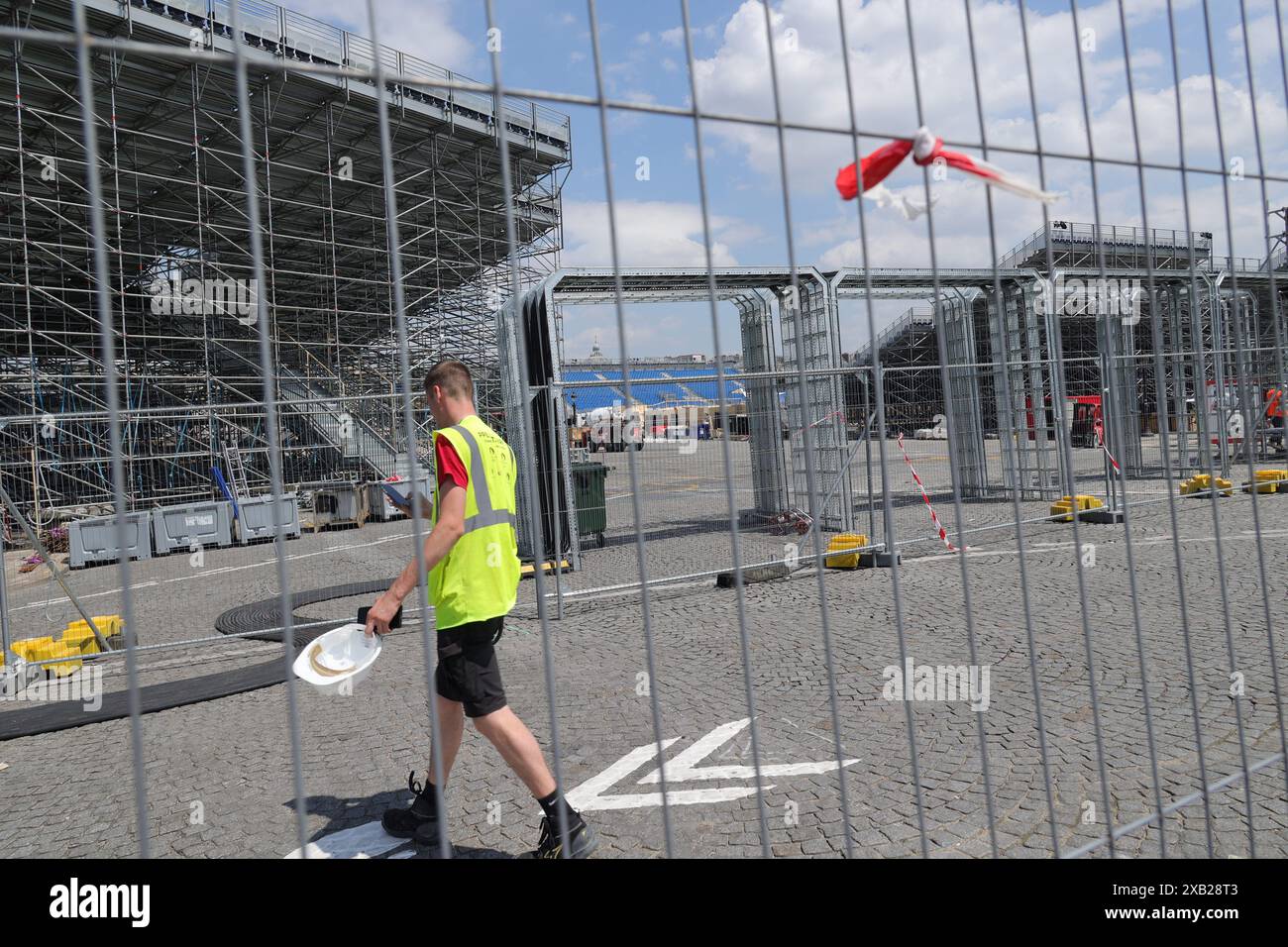 pic Shows : le stade de BMX est en construction sur la place de la Concorde alors que la ville se prépare pour les Jeux olympiques avec des fermetures de routes et des nettoyages perturbant le da Banque D'Images