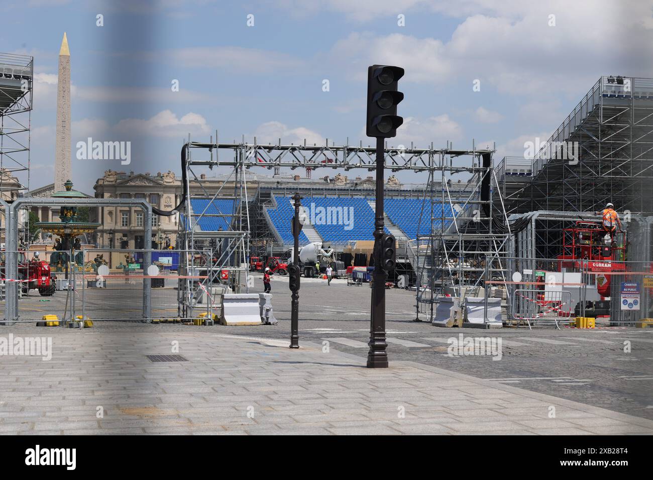 pic Shows : le stade de BMX est en construction sur la place de la Concorde alors que la ville se prépare pour les Jeux olympiques avec des fermetures de routes et des nettoyages perturbant le da Banque D'Images