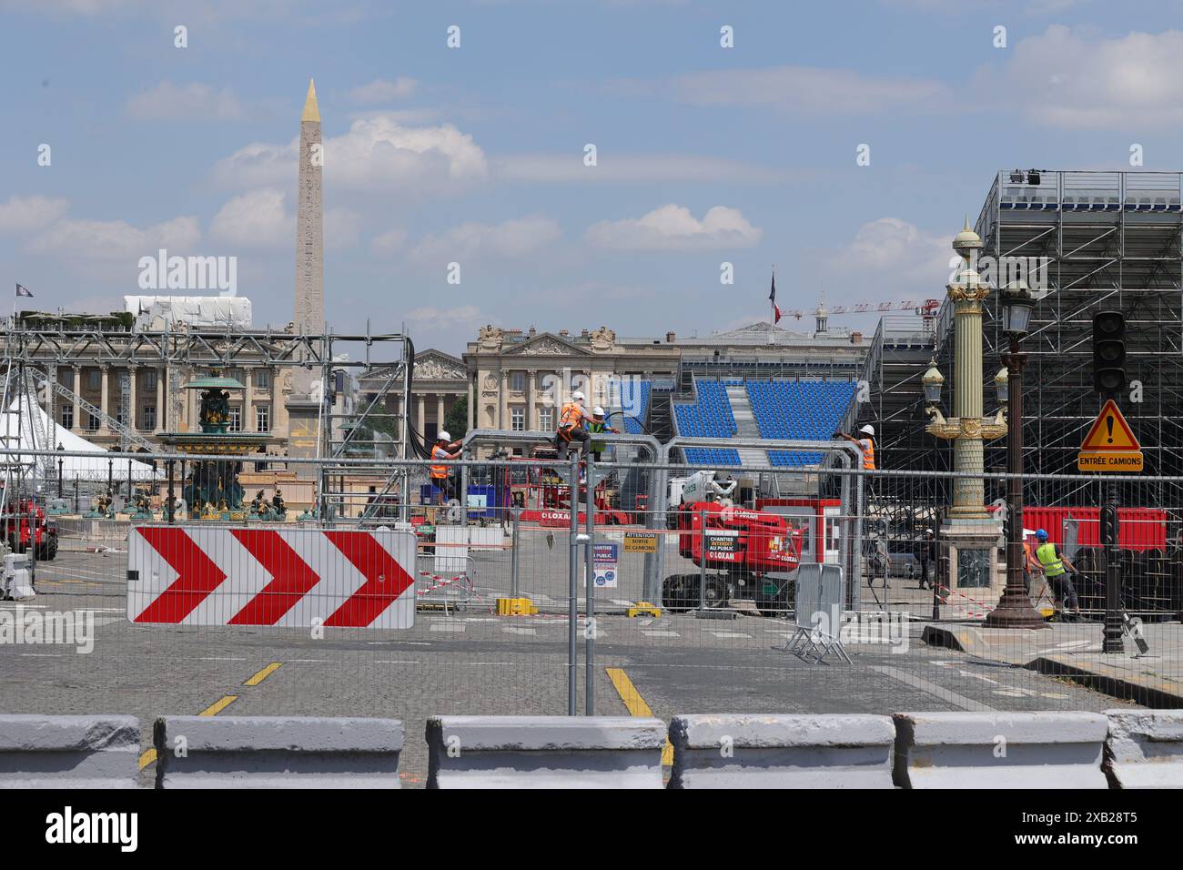 pic Shows : le stade de BMX est en construction sur la place de la Concorde alors que la ville se prépare pour les Jeux olympiques avec des fermetures de routes et des nettoyages perturbant le da Banque D'Images