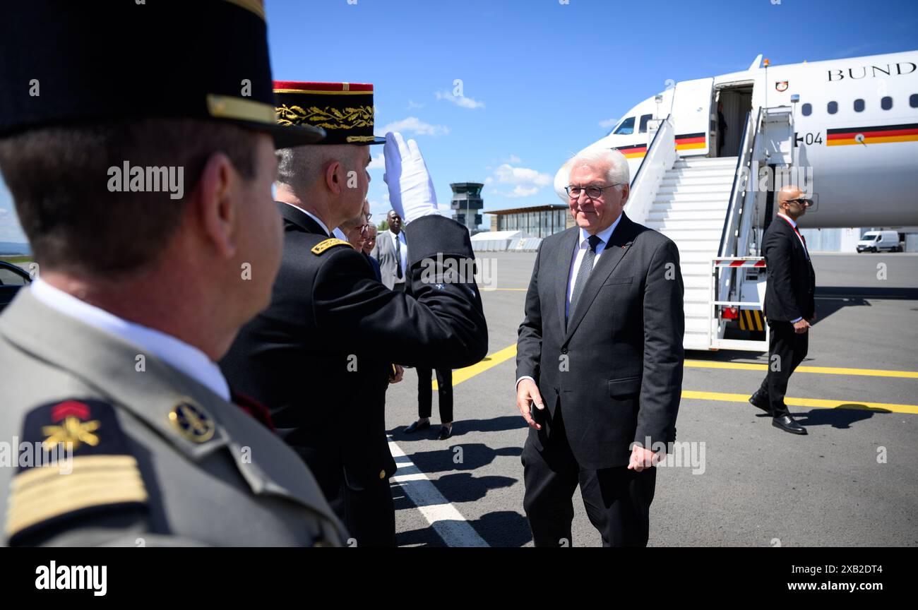 Limoges, France. 10 juin 2024. Le président fédéral Frank-Walter Steinmeier est reçu à l'aéroport. Le président français Macron et le président fédéral Steinmeier commémorent les victimes du massacre SS de 1944. Le 10 juin 1944, des membres de la division SS « Das Reich » assassinent 643 civils à Oradour-sur-Glane et détruisent complètement la ville. Pratiquement personne n'a été tenu légalement responsable. Crédit : Bernd von Jutrczenka/dpa/Alamy Live News Banque D'Images