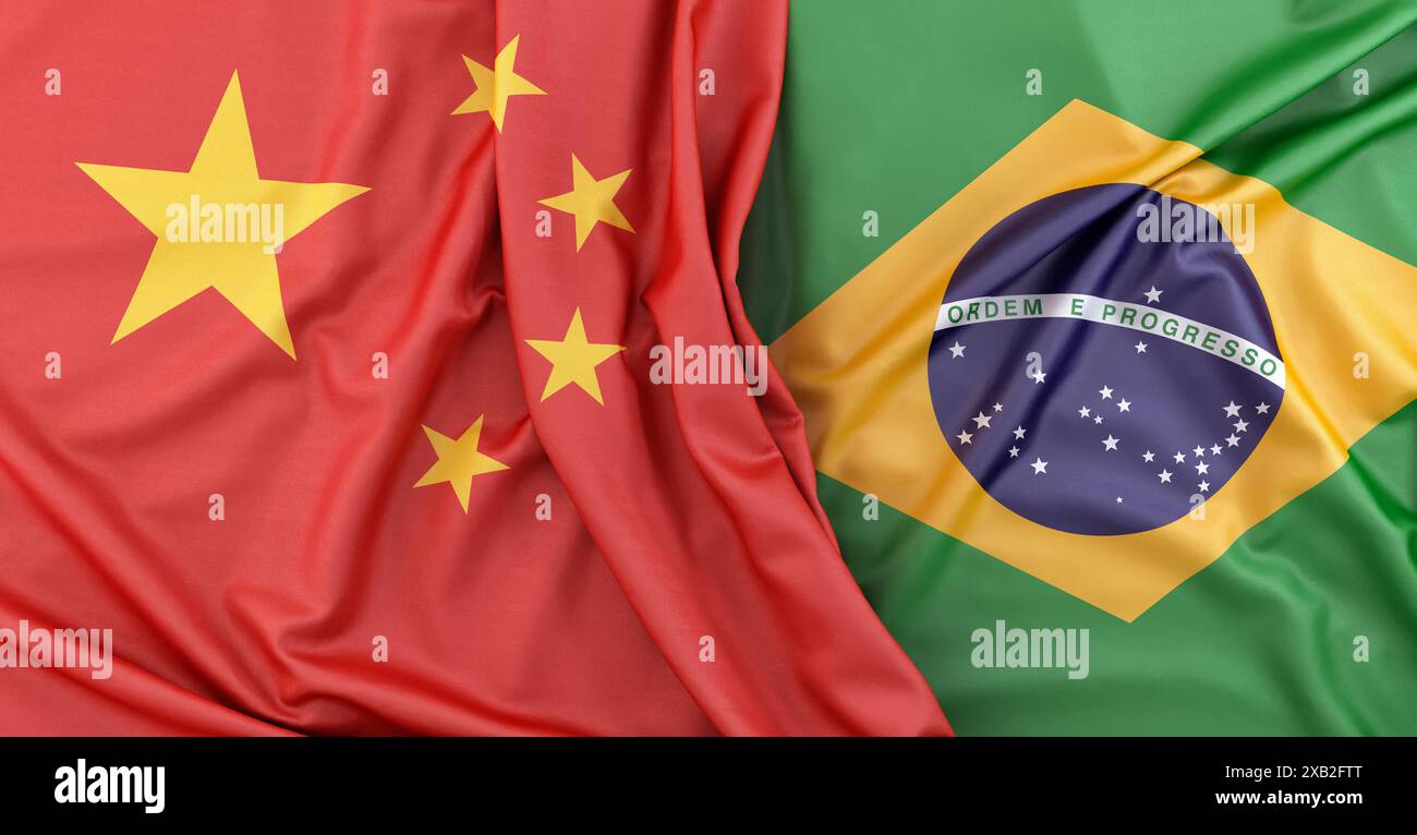 Drapeaux chinois et brésiliens agitant représentant les relations internationales Banque D'Images