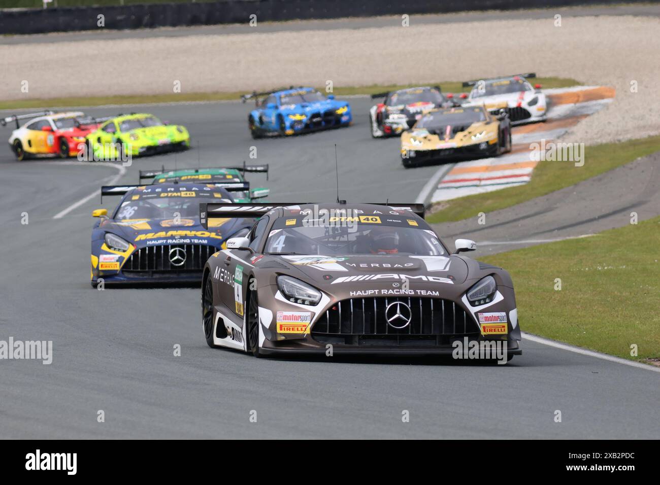 Voiture Slot Mercedes-AMG GT3 Evo Team HRT N°36 DTM 2024 - Échelle 1:32 - Éclairage LED & Contrôle Numérique
