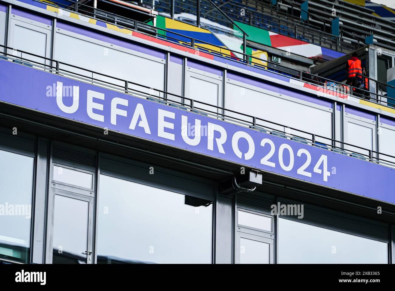 'UEFA EURO 2024' Schriftzug auf Tribuene, Themenfoto, Themenbild, Symbolfoto, Symbolbild, Stockfoto GER, Stadium Open Media Day Volksparkstadion, Fussball, UEFA Euro 2024, 10.06.2024 Foto : Eibner-Pressefoto/Marcel von Fehrn Banque D'Images
