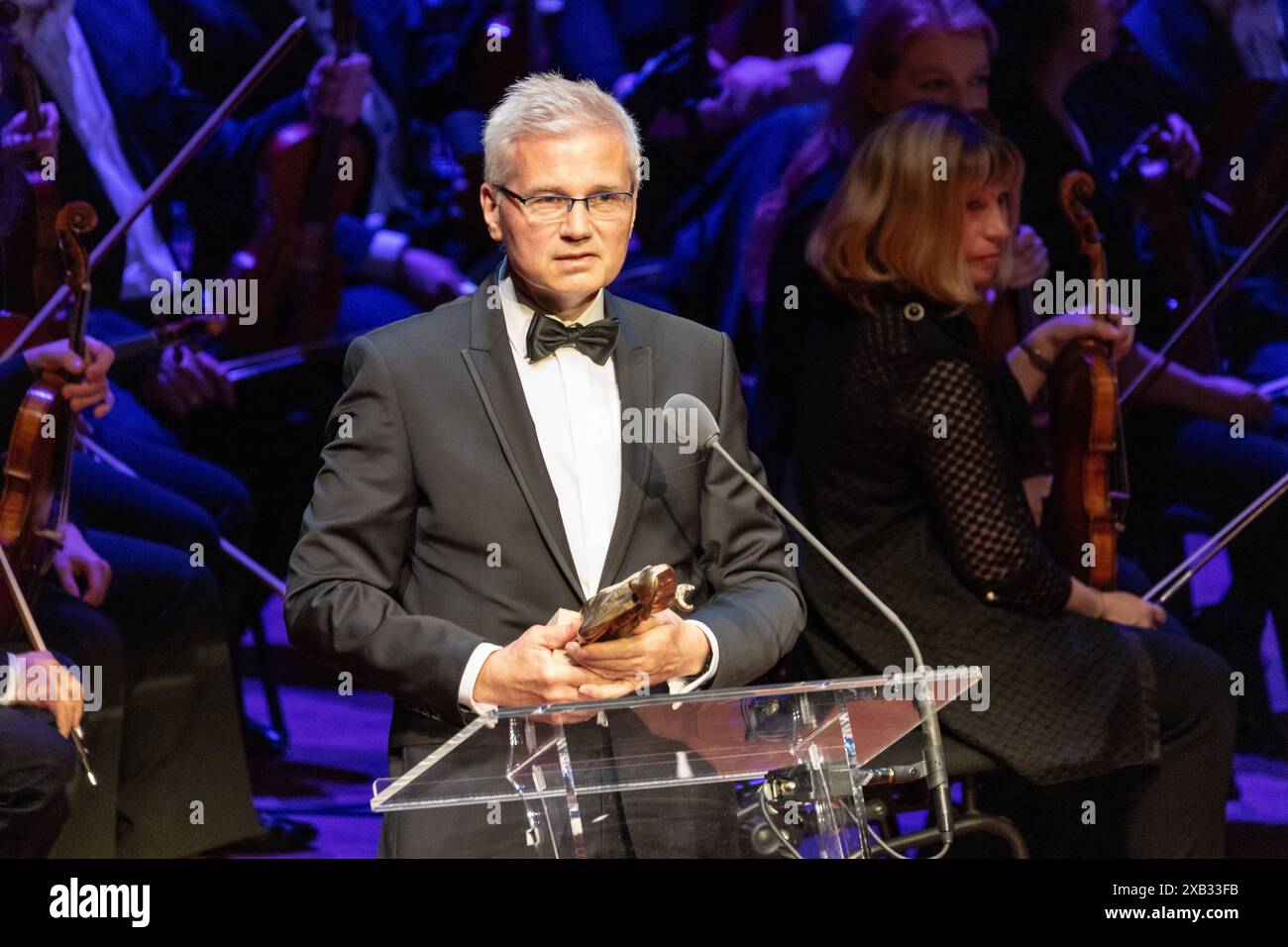 Erich Arthold Präsident Wiener Sängerknaben und Wiener Chormädchen - Der Europäische Kulturpreis in der Philharmonie in Luxemburg - 07. 06,2024 Die Europäische Kulturpreisgala im Grand Auditorium der Phillharmonie Luxembourg Kirchberg Luxembourg *** Erich Arthold Président Chœur de garçons de Vienne et Chœur de filles de Vienne Prix culturel européen à la Philharmonie Luxembourg 07 06 2024 Gala du Prix culturel européen au Grand Auditorium de la Philharmonie Luxembourg Luxembourg Kirchberg Luxembourg Copyright : xBonn.digitalx/xMarcxJohnx Banque D'Images