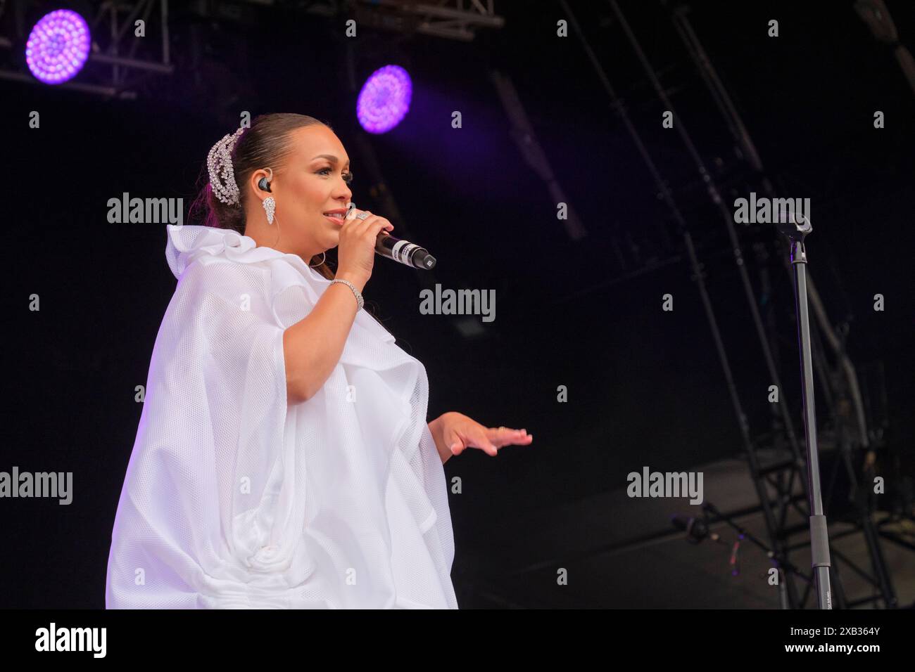 Rebecca Ferguson se produit au Cambridge Club Festival, Royaume-Uni. 8 juin 2024 Banque D'Images