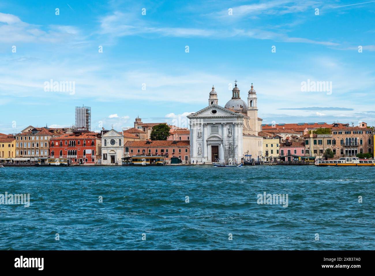 Horizon avec église Santa Maria del Rosario, Venise Italie. Banque D'Images