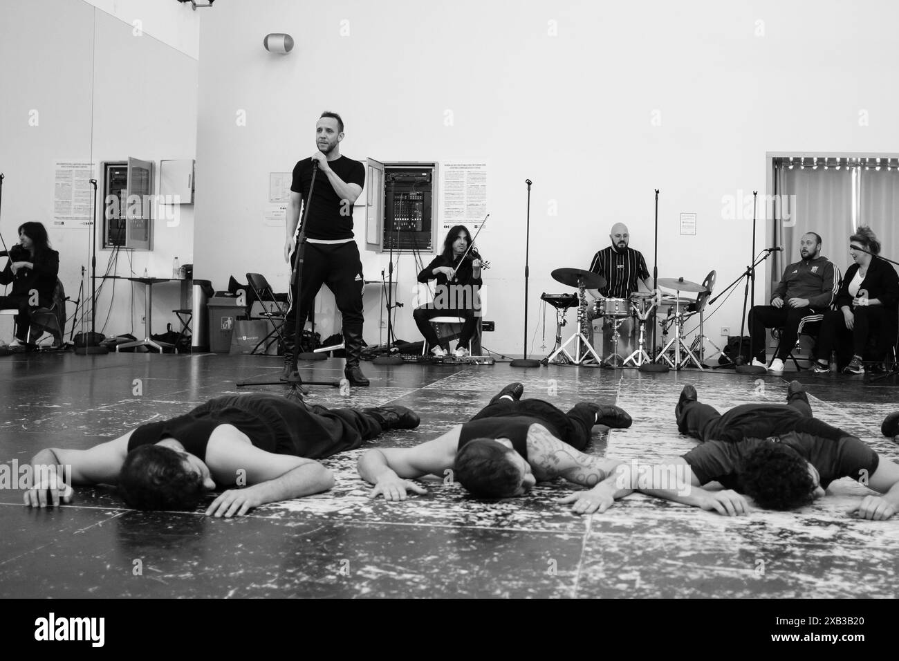 Le danseur Manuel Liñan lors de son exécution de l'avant-première de son spectacle 'Muerta de Amor', au canal Centro Coreografico, le 10 juin 2024 à Madrid, Espagne Banque D'Images