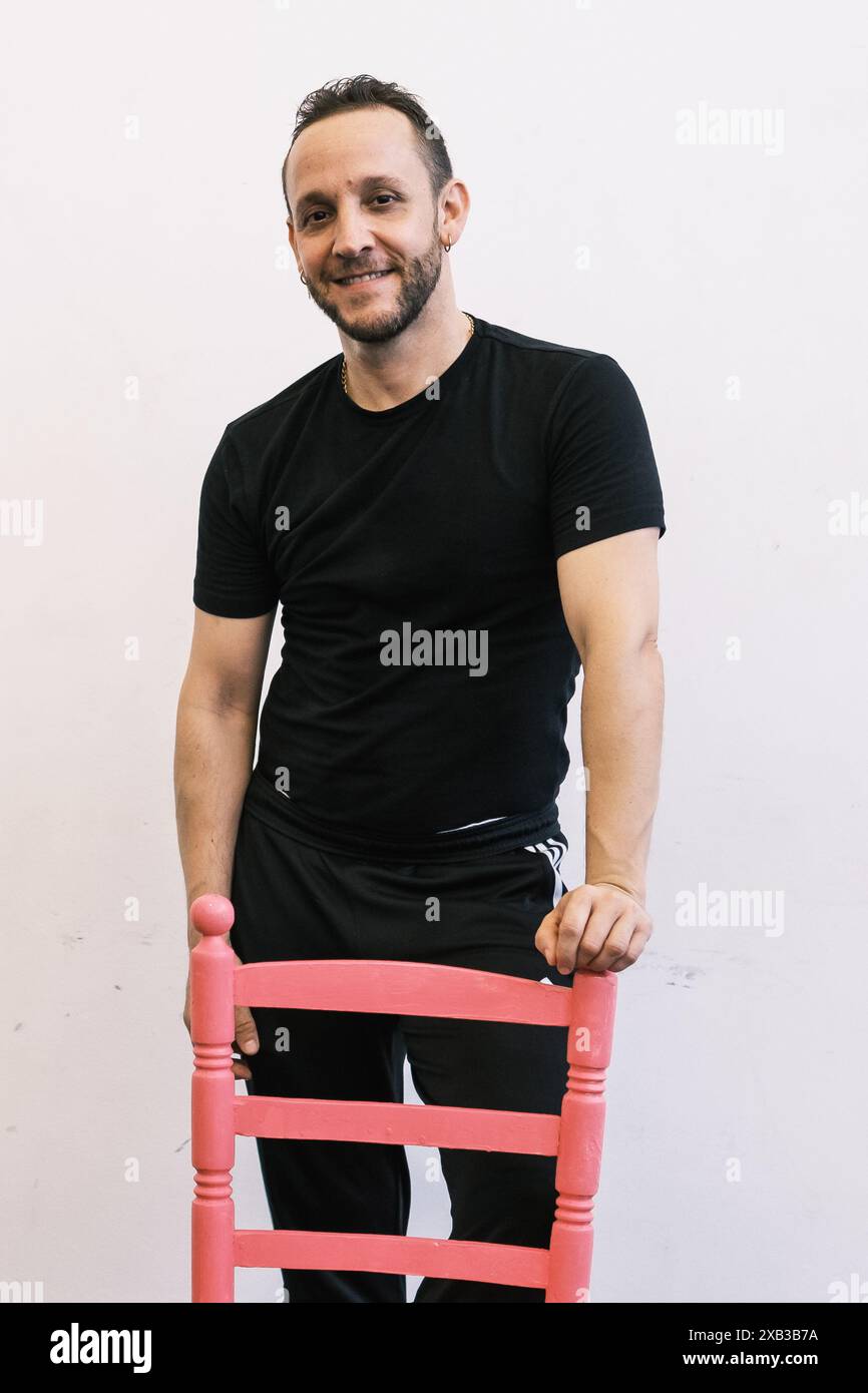 Le danseur Manuel Liñan lors de son exécution de l'avant-première de son spectacle 'Muerta de Amor', au canal Centro Coreografico, le 10 juin 2024 à Madrid, Espagne Banque D'Images