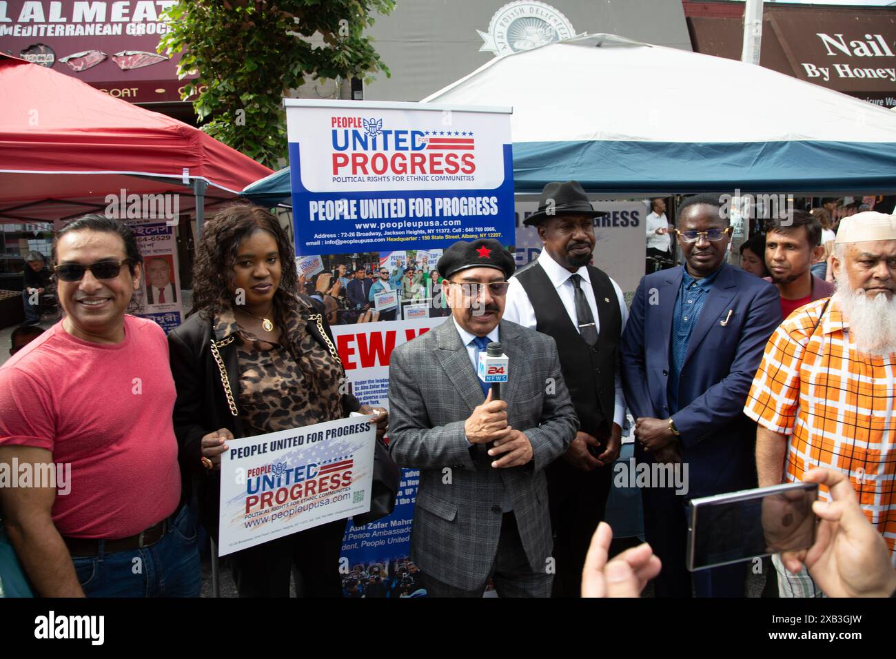 Foire communautaire de rue du Bangladesh sur Church Avenue dans le quartier de Kensington à Brooklyn, New York. Nous sommes un mouvement populaire pour créer un Ban Banque D'Images