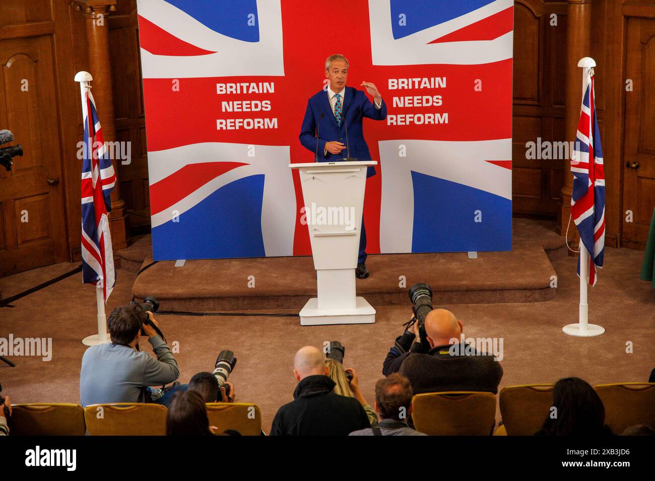 Londres, Royaume-Uni. 10 juin 2024. Nigel Farage, chef de la réforme lance sa politique économique à l'occasion de la Journée de la liberté fiscale. Le chef du Parti réformiste, Nigel Farage, lance la réforme des politiques économiques à PartyÕs approche des élections législatives du 4 juillet. Crédit : Mark Thomas/Alamy Live News Banque D'Images