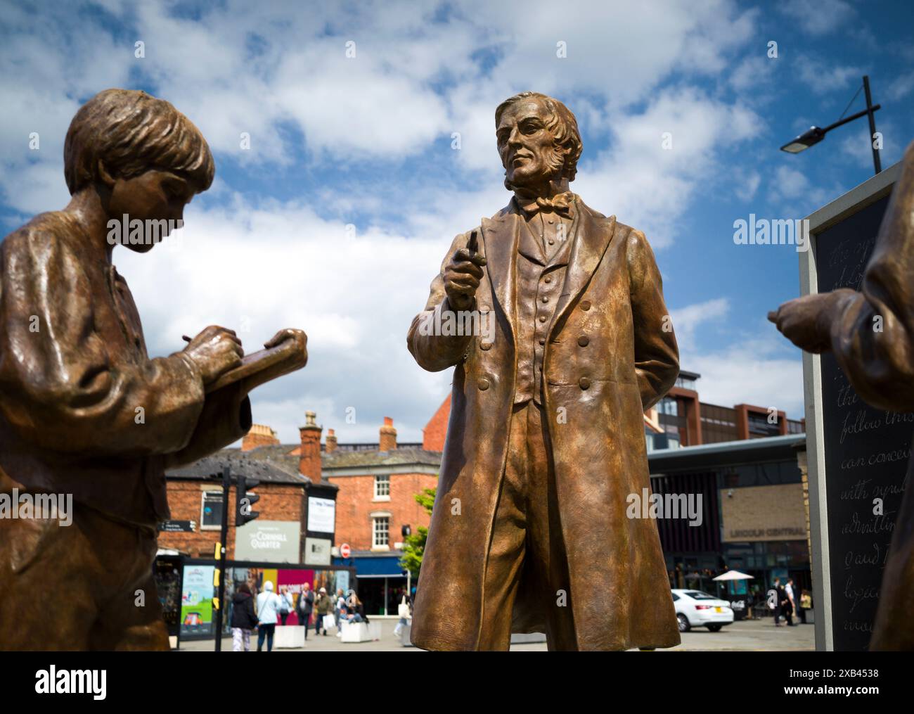 Lincoln, Royaume-Uni, 6 juin 2024, George Boole sculpture and Memorial à la gare de Lincoln Banque D'Images