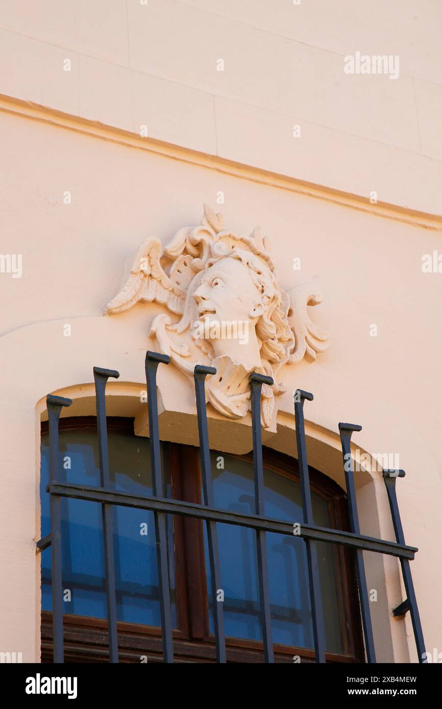 Stadion Castle Boennigheim, détail, relief en pierre, décoration de fenêtre, tête, portrait, portrait en pierre, stuc, moulage sculptural de mortier Banque D'Images