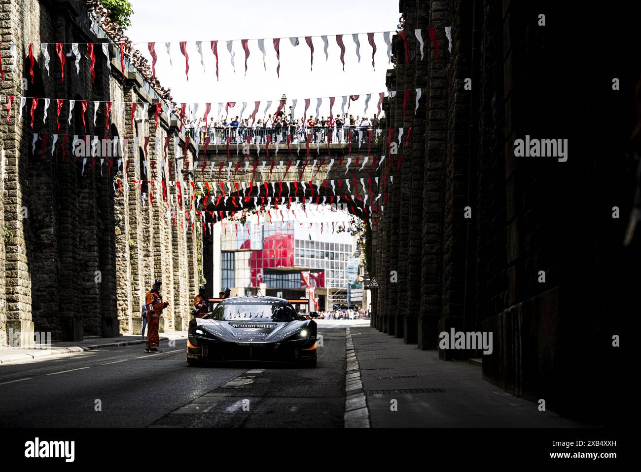 59 SAUCY Gregoire (SWI), COTTINGHAM James (gbr), COSTA Nicolas (BRA), United Autosports, McLaren 720S GT3 Evo #59, LM GT3, FIA WEC, action lors du cortège City Centre des 24 heures du Mans 2024, 4ème manche du Championnat du monde d'Endurance FIA 2024, le 8 juin, 2024 au Mans, France Banque D'Images