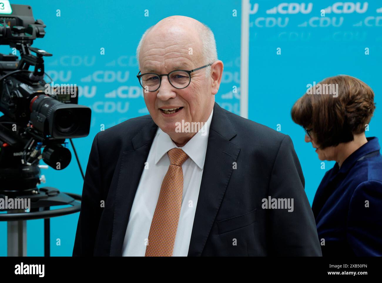 Volker Kauder, von 2005 bis 2018 Vorsitzender der CDU/CSU-Bundestagsfraktion, Deutschland, Berlin, Konrad-Adenauer-Haus, Pressekonferenz mit dem Parteivorsitzenden der CDU Deutschlands Friedrich Merz MDB und Dr. Ursula von der Leyen, Präsidentin der Europäischen Kommission. *** Volker Kauder, président du groupe parlementaire CDU CSU de 2005 à 2018, Allemagne, Berlin, Konrad Adenauer Haus, conférence de presse avec Friedrich Merz MDB, président du parti CDU allemand, et Dre Ursula von der Leyen, présidente de la Commission européenne Banque D'Images