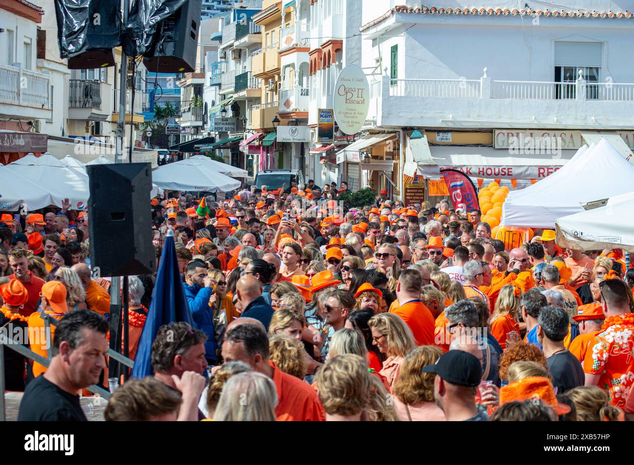 TORREMOLINOS, ESPAGNE - 27 AVRIL 2024 : Journée des rois hollandais ou célébration du Koningsdag dédié à la culture et à la gastronomie néerlandaises à Torremolinos Banque D'Images