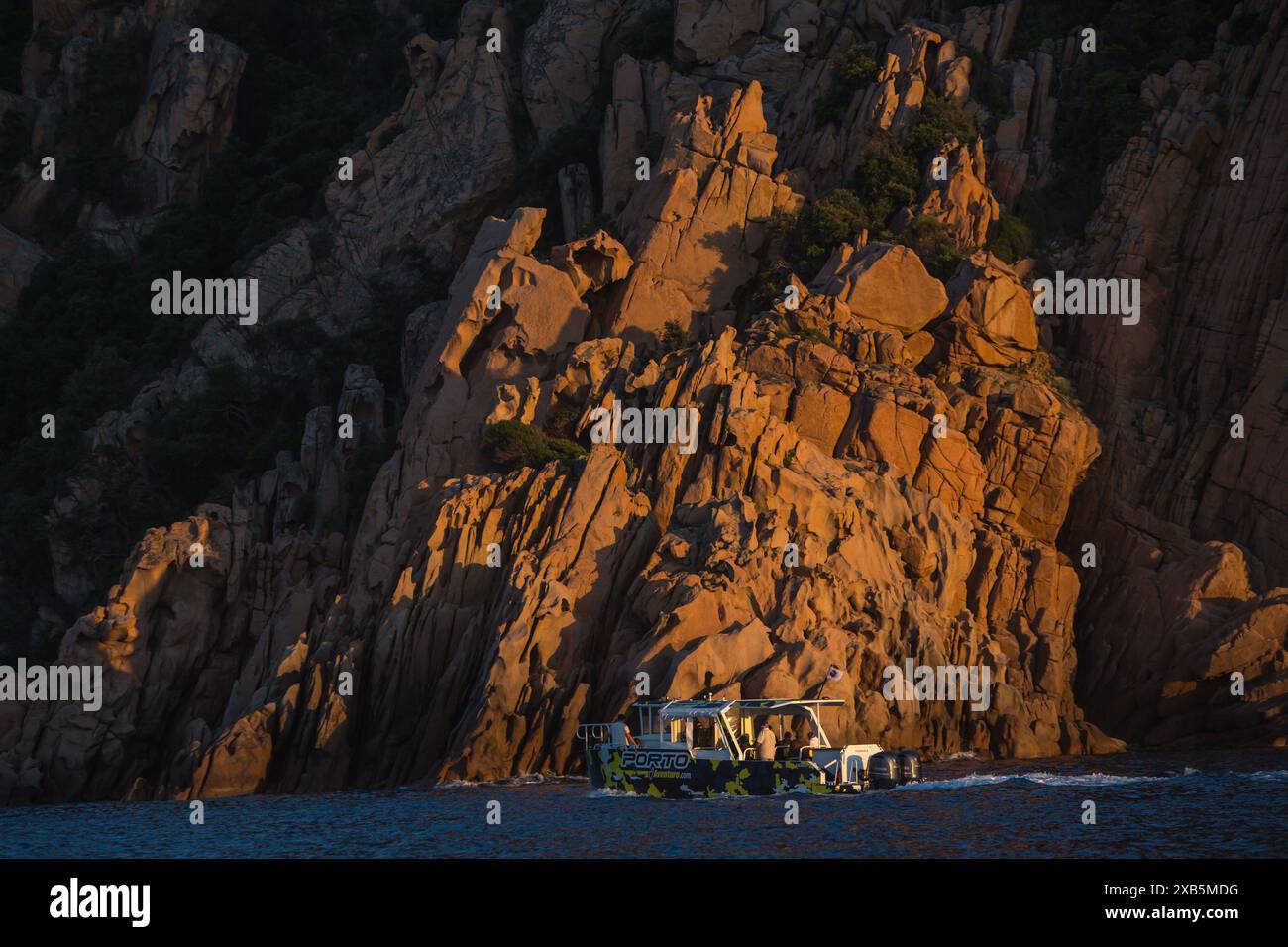 CORSE-DU-SUD (2A) LES CALANQUES DE PIANA (CLASSEES AU PATRIMOINE MONDIAL DE L'UNESCO), AU COUCHER DU SOLEIL Banque D'Images