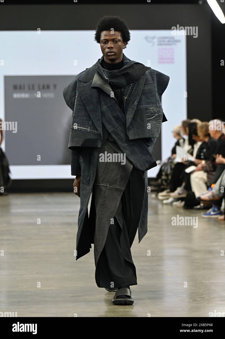 Exposition personnelle : Liverpool John Moores University et London College for Design & Fashion, Vietnam Catwalk crédit : Voir Li/Picture Capital/Alamy Live News Banque D'Images