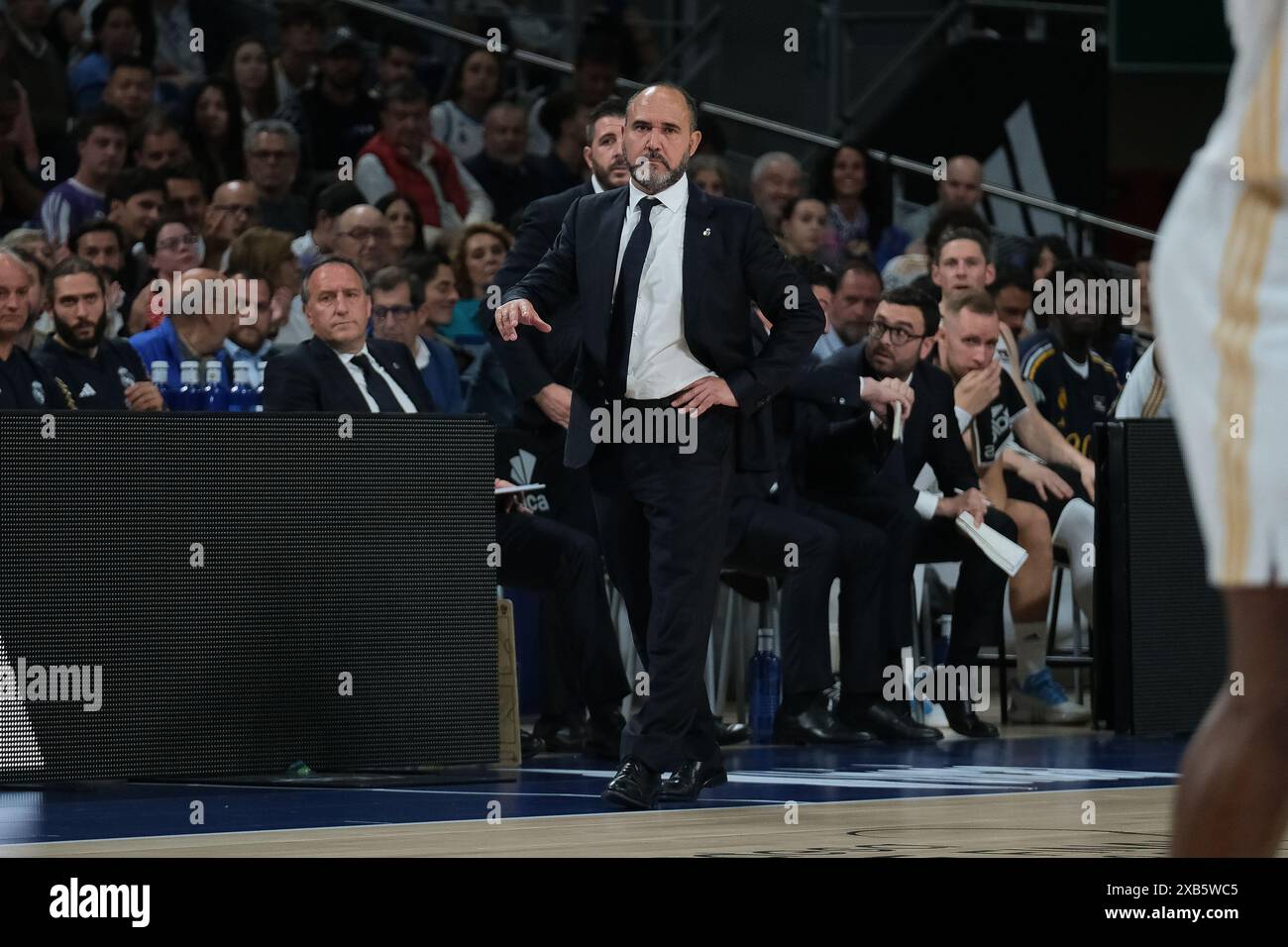 Madrid, Espagne. 10 juin 2024. L'entraîneur Chus Mateo du Real Madrid lors de la finale de la Liga ACB Endesa a joué entre le Real Madrid et l'UCAM Murcia au Wizink Center le 10 juin 2024, à Madrid, en Espagne. (Photo par Oscar Gonzalez/Sipa USA) crédit : Sipa USA/Alamy Live News Banque D'Images