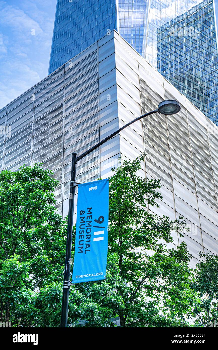 National September 11 Memorial Museum, vue panoramique de l'extérieur du bâtiment, World Trade Center, New York City, New York, États-Unis Banque D'Images