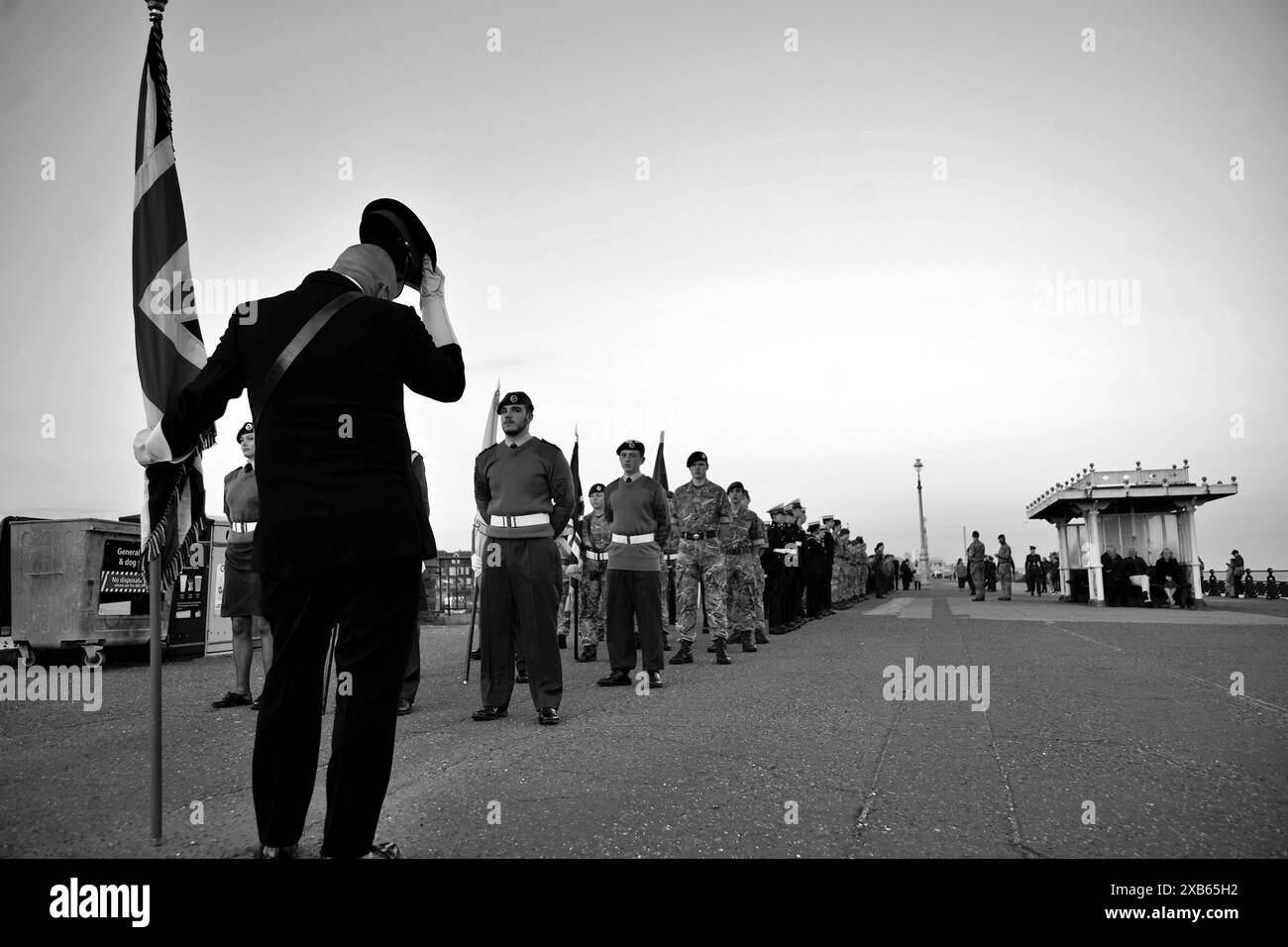 Cadets au défilé du 80e anniversaire du jour J Western Esplanade Hove Brighton Angleterre Royaume-Uni Banque D'Images