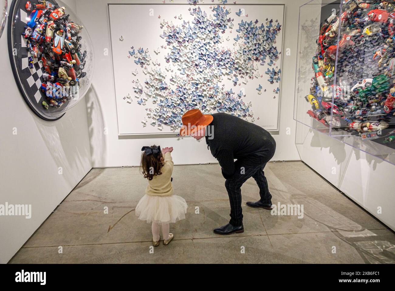 Miami Floride, Art Miami foire contemporaine, Art Basel week, intérieur intérieur intérieur, galeries d'art peintures vente affichage, enfants enfants, enfants enfants, enfants, fille Banque D'Images