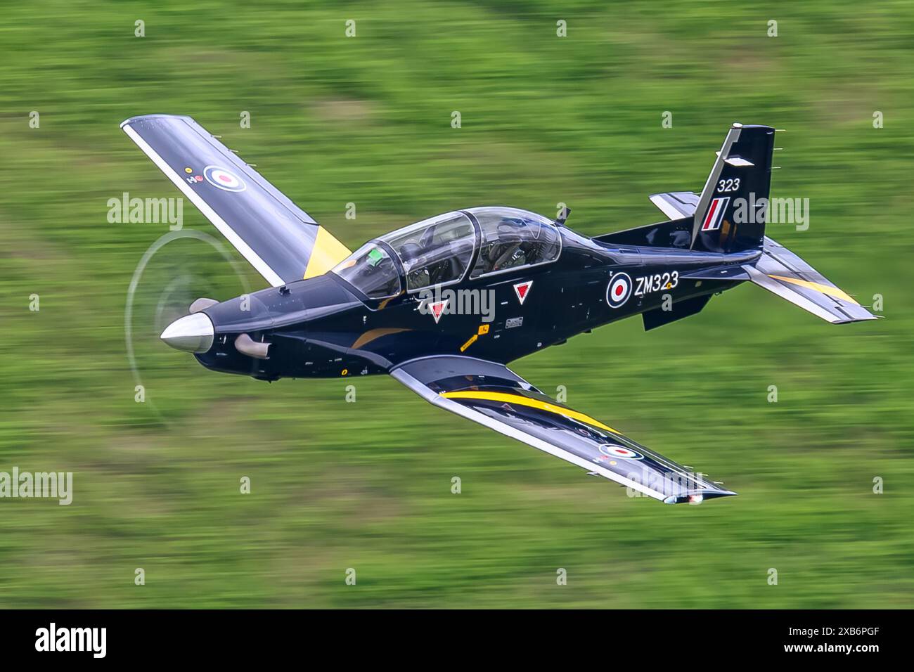 Beechcraft Texan T MK1 (Texan T1) volant à travers la boucle de Mach Banque D'Images