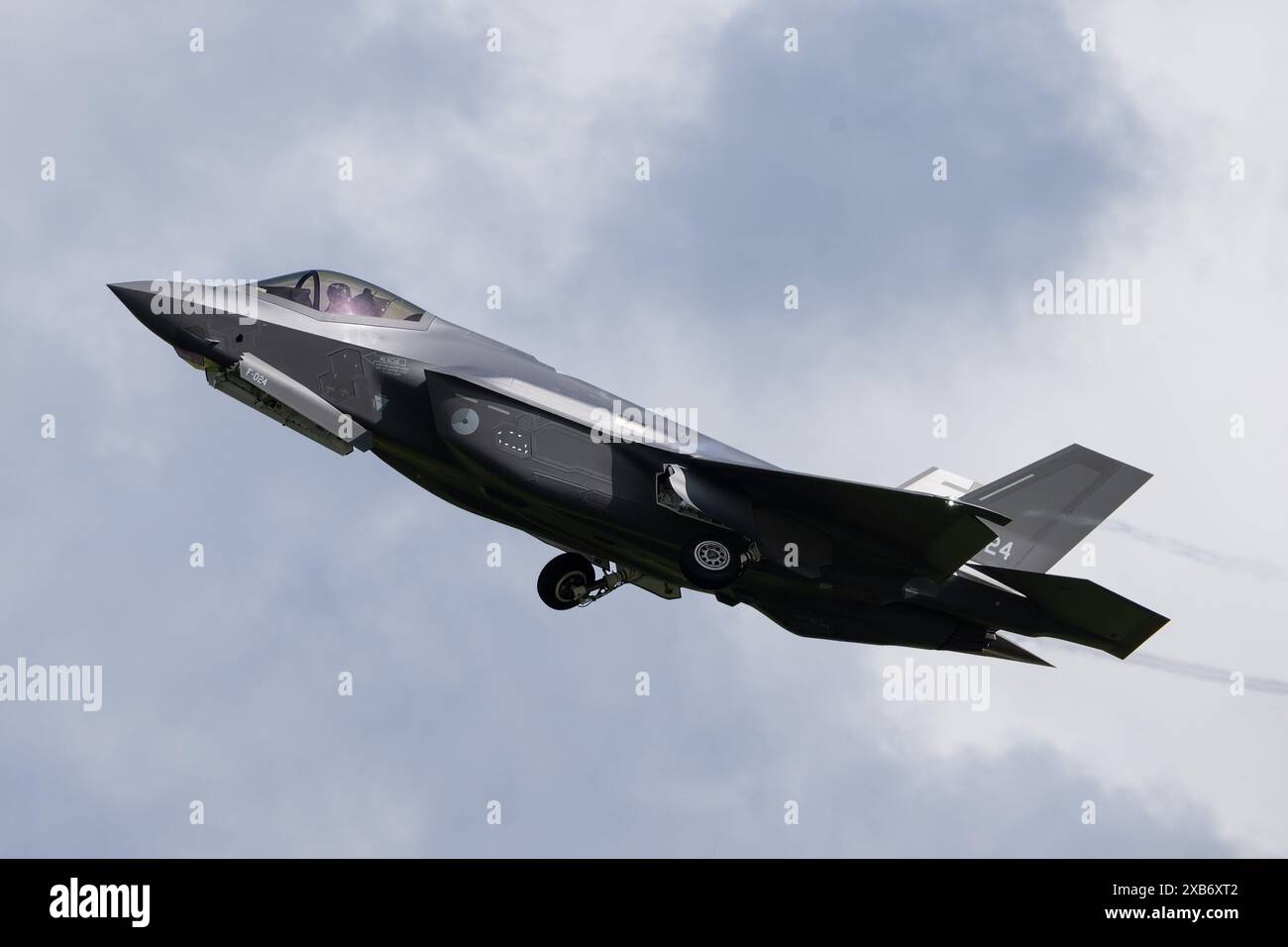 Lockheed Martin F-35A Lightning II du 313e Escadron de la Koninklijke Luchtmacht « Force aérienne royale néerlandaise » décolle lors de la deuxième journée des observateurs Tiger Meet à Schleswig AB, Jagel, Allemagne, le 10 juin 2024 (photo de Cody Froggatt/News images) Banque D'Images