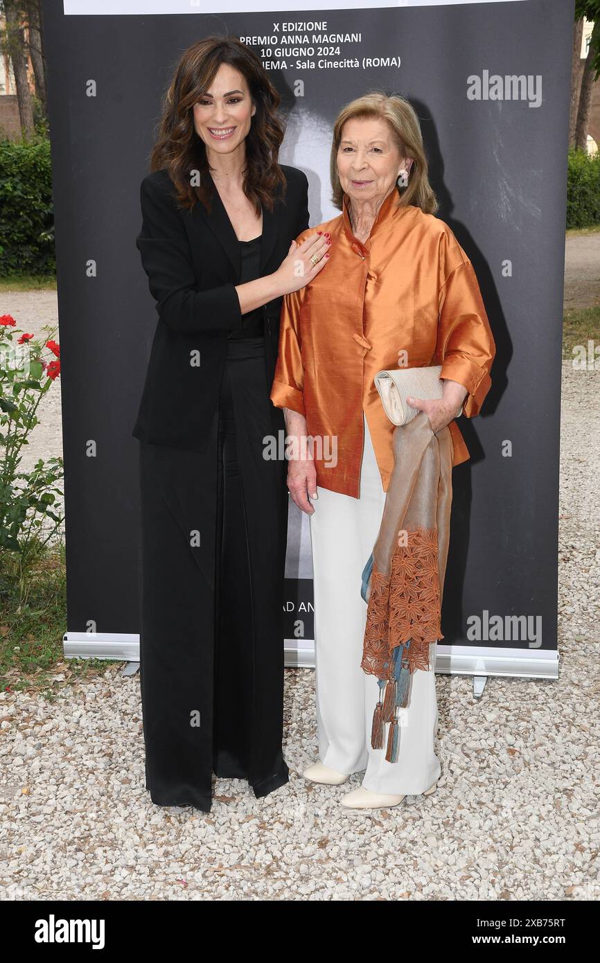 Rome, Italie. 10 juin 2024. Rome, Cassa del Cinema Villa Borghese 'Anna Magnani 2024' Award, sur la photo : Susanna Galeazzi avec sa mère Laura crédit : Agence photo indépendante/Alamy Live News Banque D'Images