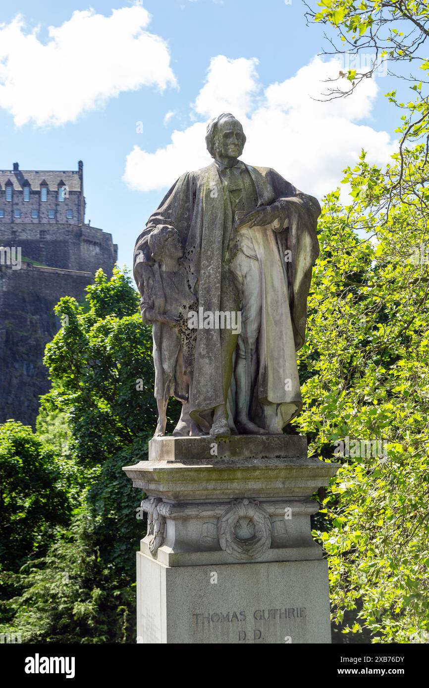 Statue de Thomas Guthrie (12 juillet 1803 – 24 février 1873) philanthrope écossais sur Princess Street Edinburgh Banque D'Images