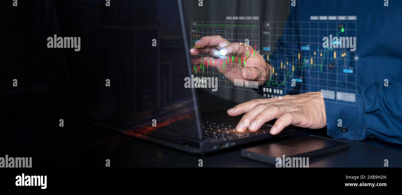 Homme d'affaires, analyste financier analysant le rapport financier et le graphique de croissance économique. Stratégie commerciale. planification et solution, gestion des risques pour Banque D'Images
