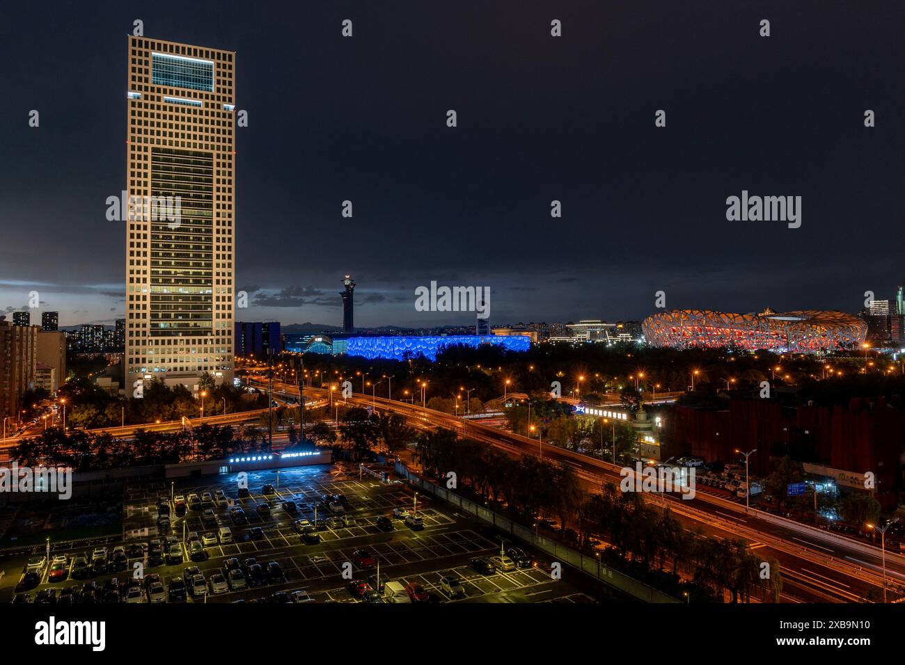 PÉKIN, CHINE - 11 JUIN 2024 - orages et vents violents sur le stade national de Pékin dans la soirée du 11 juin 2024. Banque D'Images