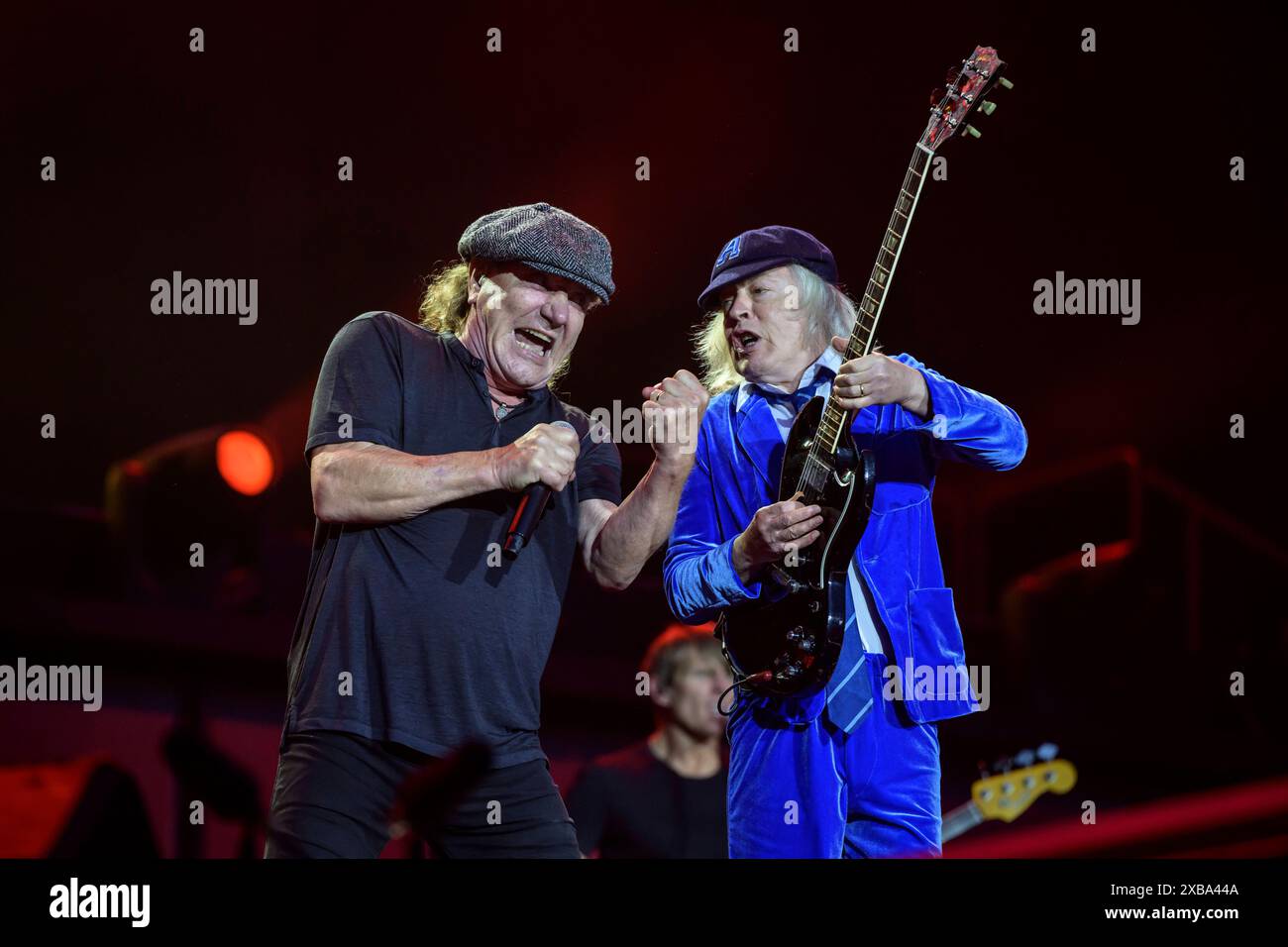 AC/DC Brian Johnson & Angus Young - Power Up Tour - Europa 2024 live im ...