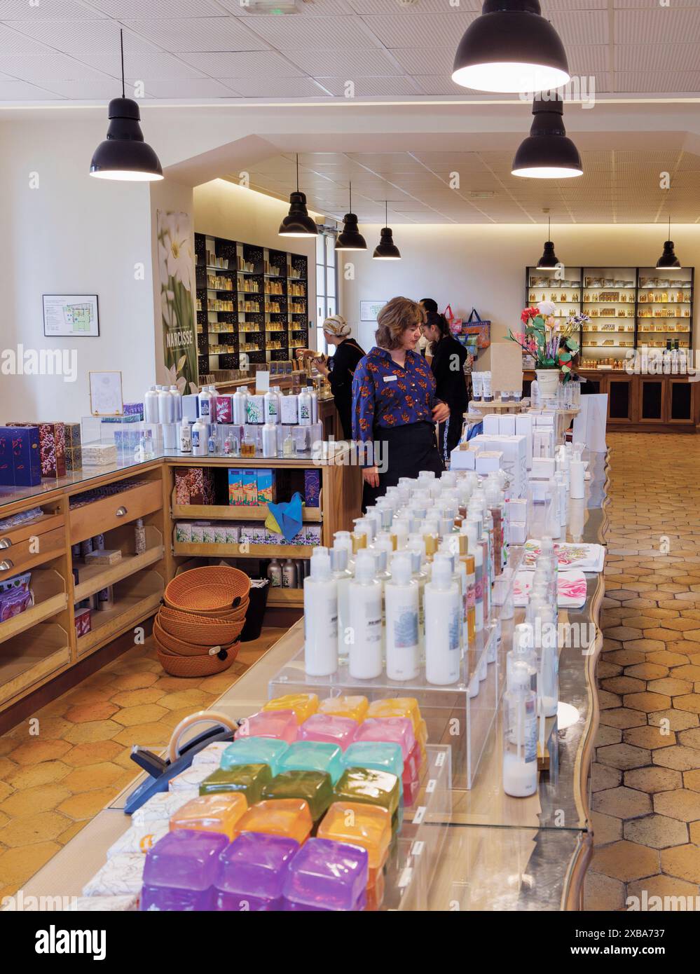 Grasse, Alpes-Maritimes, France. Intérieur de la boutique Fragonard. Banque D'Images