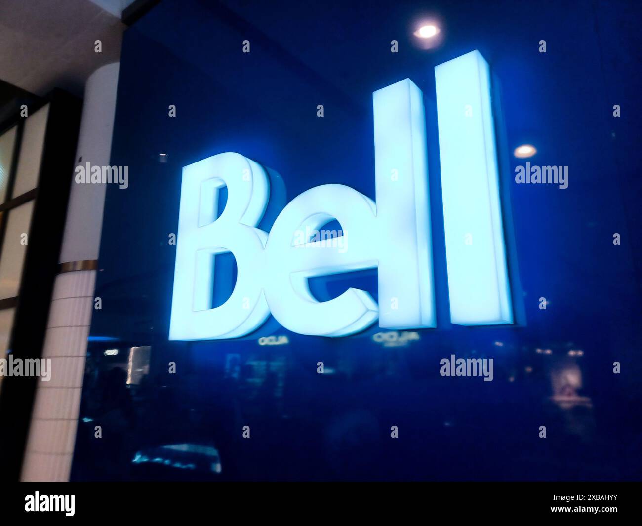 Toronto, ON, Canada – le 30 avril 2024 : le studio Bell Media signe sur le bâtiment du centre-ville de Toronto, un centre de radiodiffusion et de télévision Banque D'Images