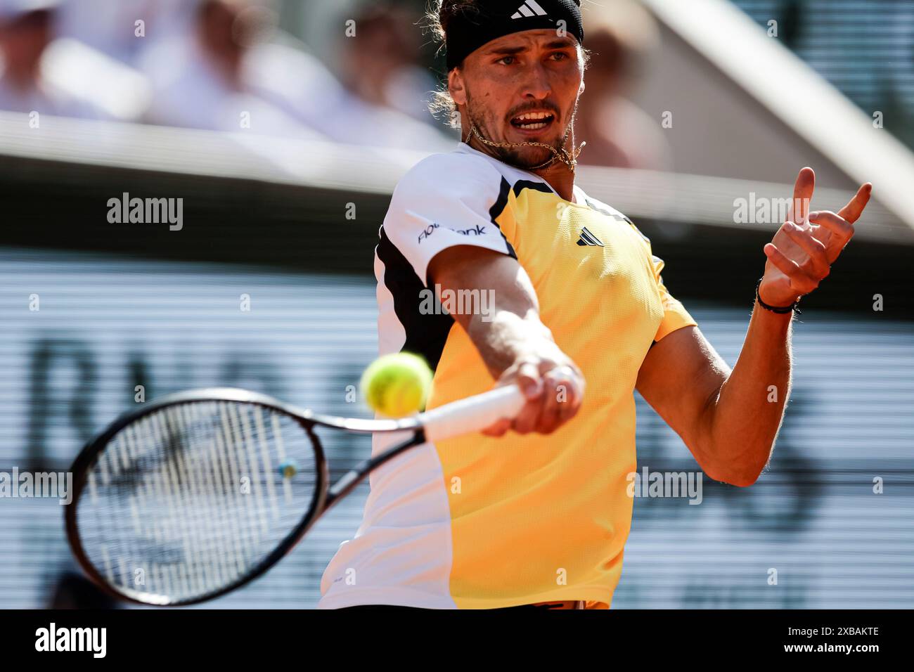 Roland Garros Alexander Zverev d’Allemagne en action contre Carlos Alcaraz d’Espagne lors de la finale masculine de l’Open de France 2024 – jour 15 à Roland Garros le 9 juin 2024 à Paris, France. (Photo par SPP) (Eurasia Sport images / SPP) Banque D'Images