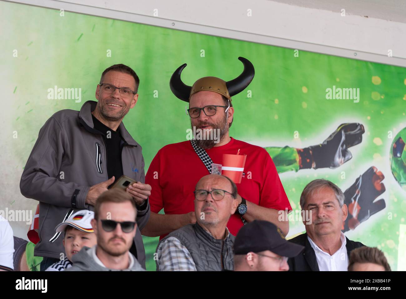 Fan, Zuschauer, Wikingerhelm Oeffentliches Training Nationalmannschaft Daenemark, UEFA Fussball Europameisterschaft 2024, Herren, EM 2024, GER, 11.06.2024, Foto : Eibner-Pressefoto/Wolfgang Frank Banque D'Images