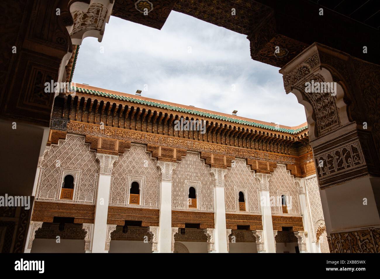 Un bel exemple de plâtre sculpté à Marrakech, Maroc Banque D'Images