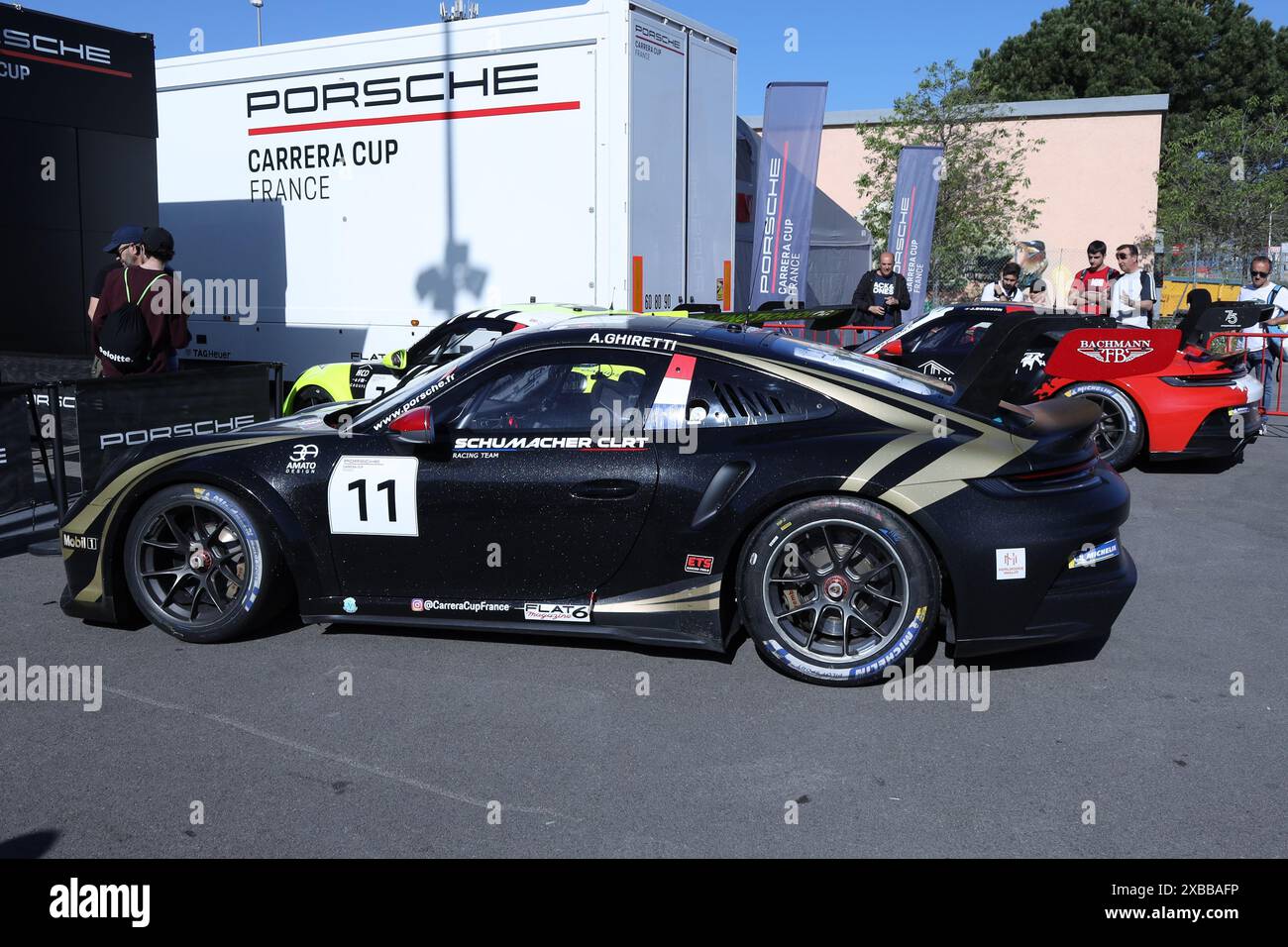 Voiture de course Porsche 911 GT3 Cup qui a participé aux 4 heures de la course de Barcelone aux European le Mans Series sur le circuit de Barcelone le 14/4/2024 Banque D'Images