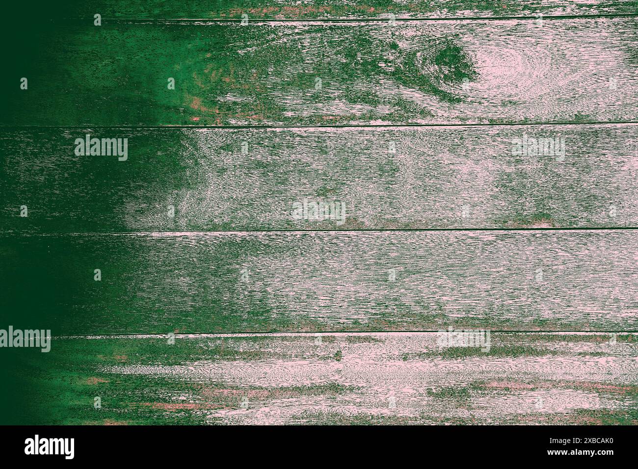 Un gros plan de planches de bois altérées avec de la peinture vert délavé, donnant un aspect rustique et vintage, image de fond Banque D'Images