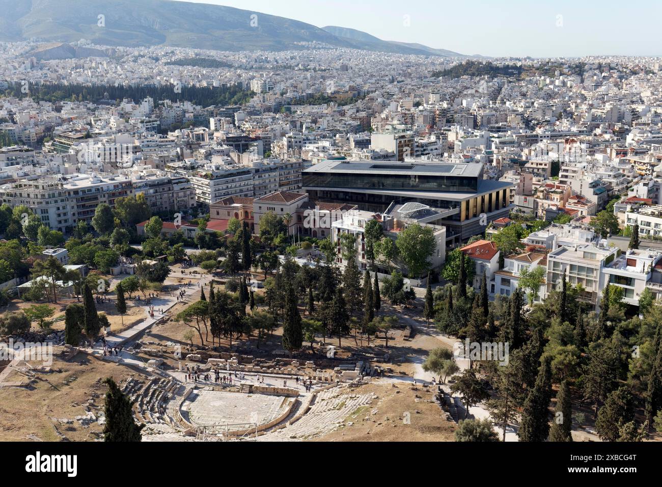 Musée moderne de l'Acropole et théâtre de Dionysos, vue depuis l'Acropole, Athènes, Grèce Banque D'Images