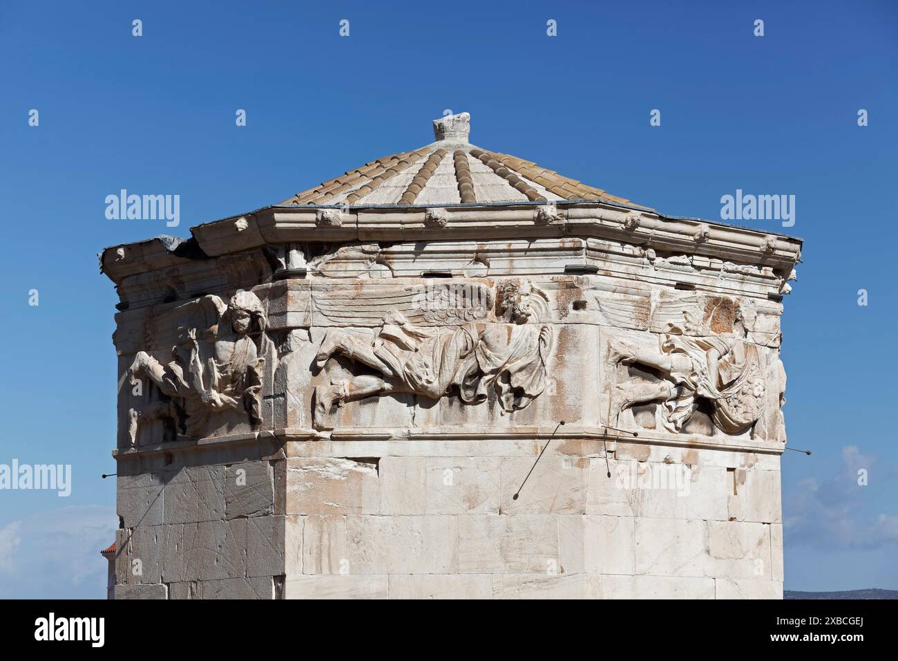 Dieu du vent Eurus, vent d'est, relief sur la Tour des vents, Agora romaine, Athènes, Grèce Banque D'Images