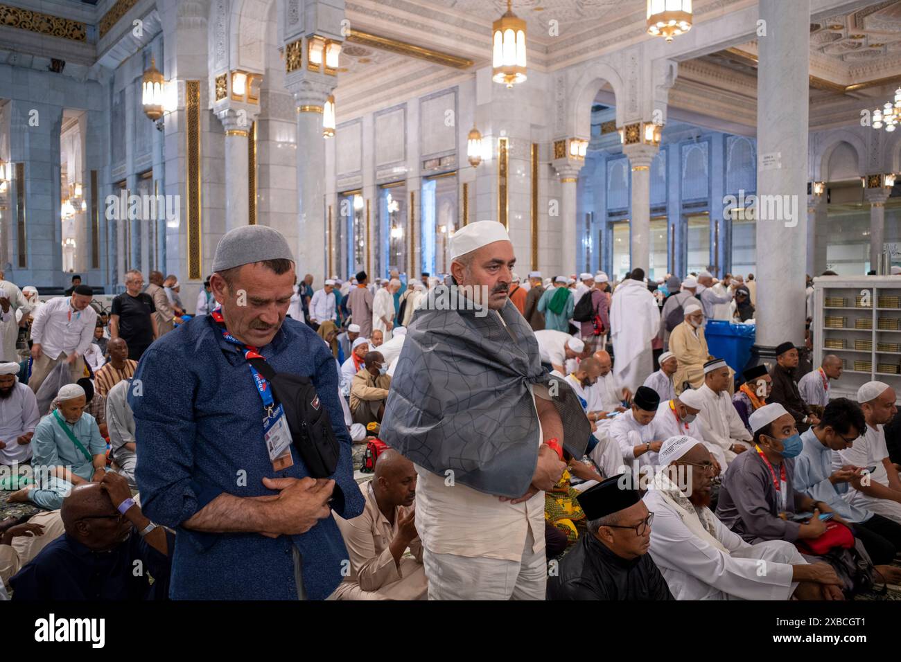 La Mecque, Arabie Saoudite - 1er juin 2024 : pèlerins du Hadj et de l'Oumrah de Turquie priant à Masjidil Haram, Grande Mosquée de la Mecque. Hajj 2024. Banque D'Images