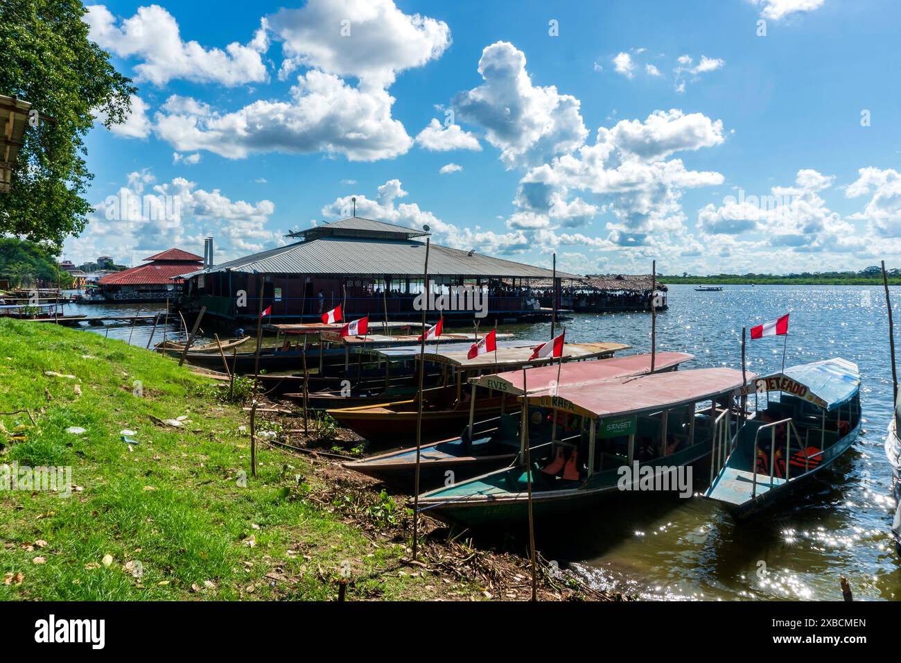 Lagune de Yarinacocha en Amazonie péruvienne de Pucallpa Banque D'Images